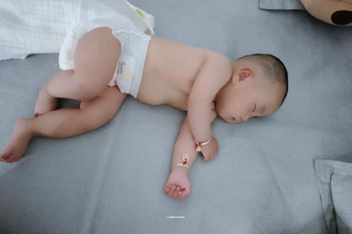 阿坝两个月宝宝肚子胀气