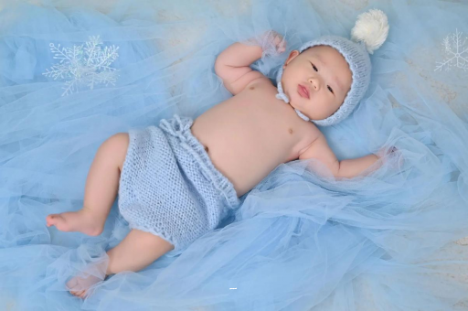 阿坝摸孕妇肚子沾喜气